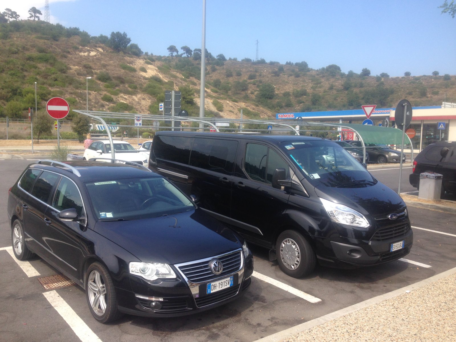Vehículos de Marcelo Viaggi preparados para traslados por Liguria