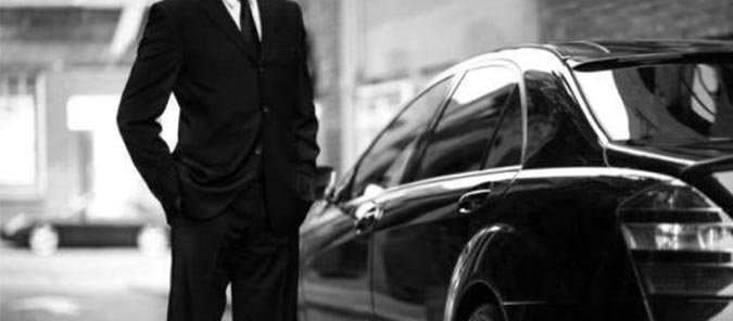 Servizio di taxi privato con vettura elegante a Genova